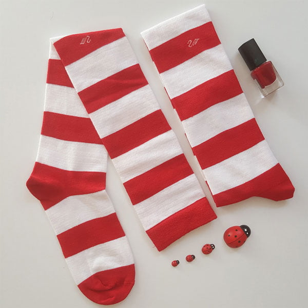 تصویر 3 از جوراب ورزشی قرمز طراحی جذاب